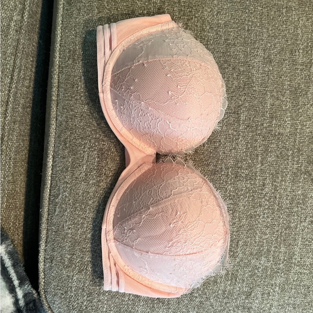 Victoria’s Secret strapless bra
